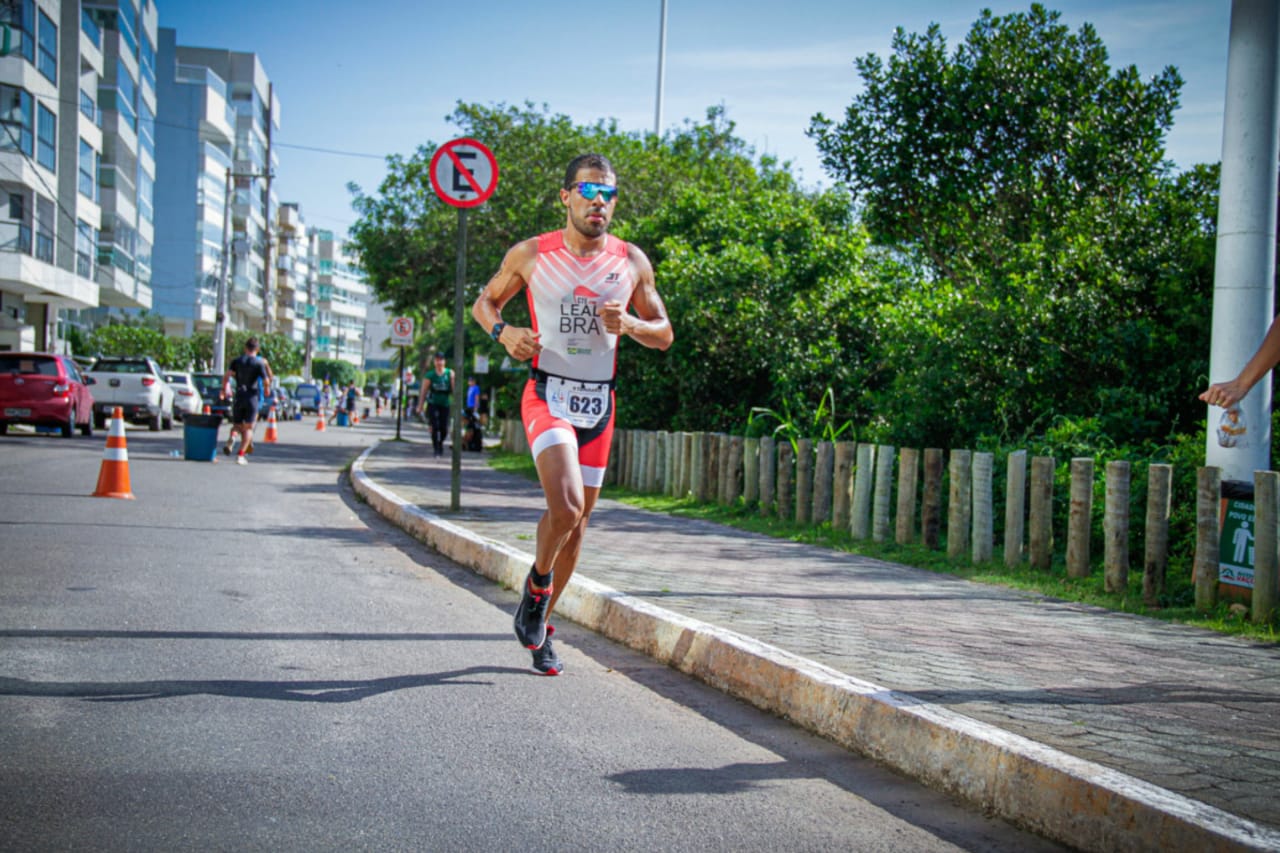 Uniformes Oficiais - Confederação Brasileira de Triathlon